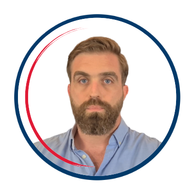 Homme barbu en chemise bleue dans un cercle coloré.