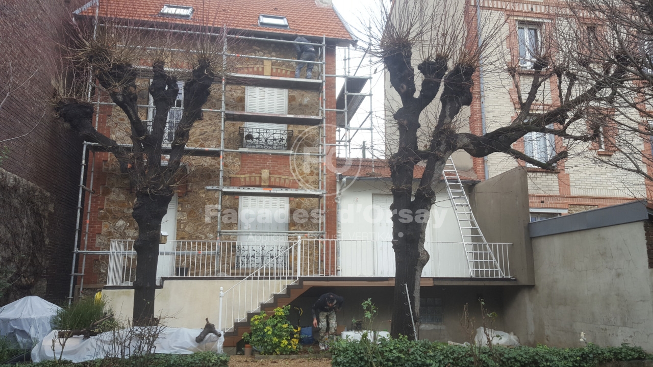 Nettoyage-dune-maison-en-meuliere-et-briques-a-Colombes-AVANT