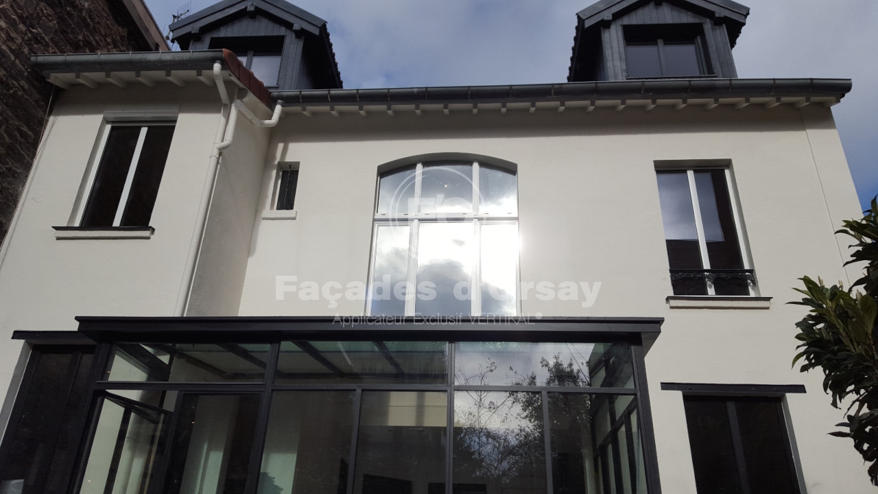 Façades d'Orsay bâtiment moderne fenêtres